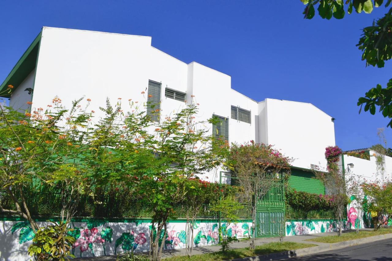 Hotel Oasis San Salvador Dış mekan fotoğraf